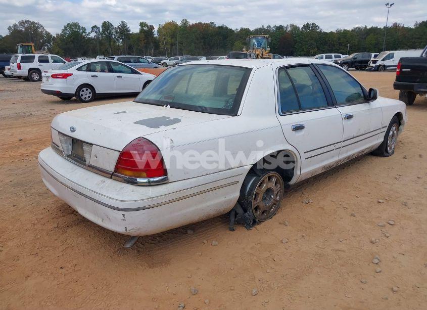 Photo 4 of 1998 Ford Crown VICTORIA LX (VIN 2FAFP74W0WX171506)
