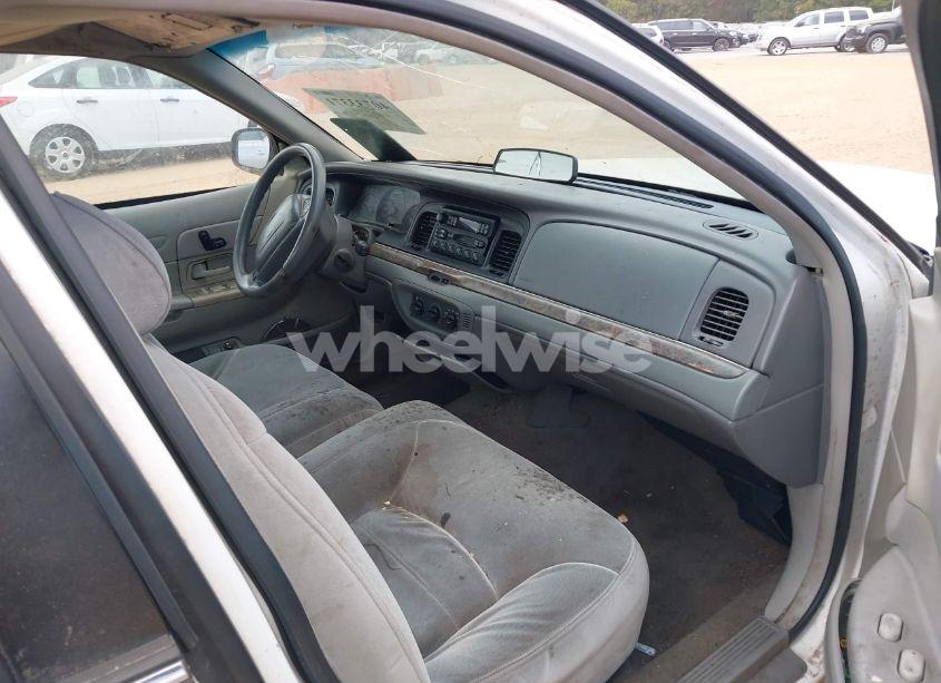 Photo 5 of 1998 Ford Crown VICTORIA LX (VIN 2FAFP74W0WX171506)