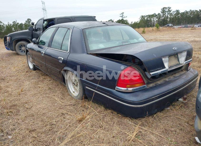 Photo 3 of 2001 Ford Crown VICTORIA LX (VIN 2FAFP74W11X122548)
