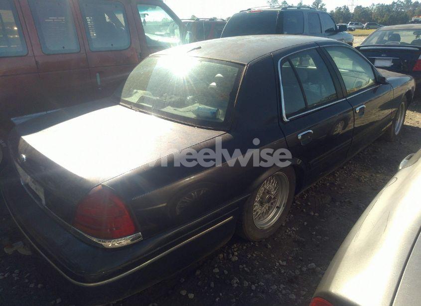 Photo 4 of 2001 Ford Crown VICTORIA LX (VIN 2FAFP74W11X122548)