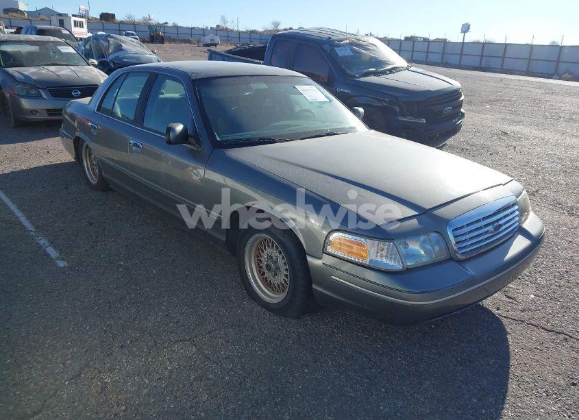 2001 Ford Crown VICTORIA LX (VIN 2FAFP74W11X134778) main photo