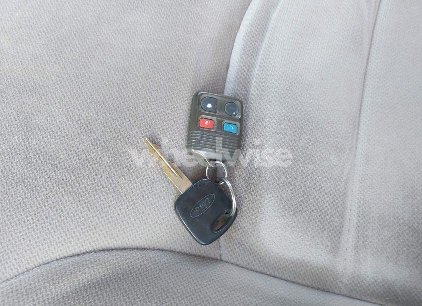 Photo 11 of 2001 Ford Crown VICTORIA LX (VIN 2FAFP74W11X134778)