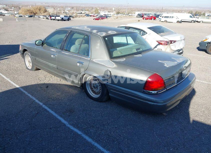 Photo 3 of 2001 Ford Crown VICTORIA LX (VIN 2FAFP74W11X134778)