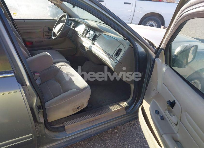 Photo 5 of 2001 Ford Crown VICTORIA LX (VIN 2FAFP74W11X134778)