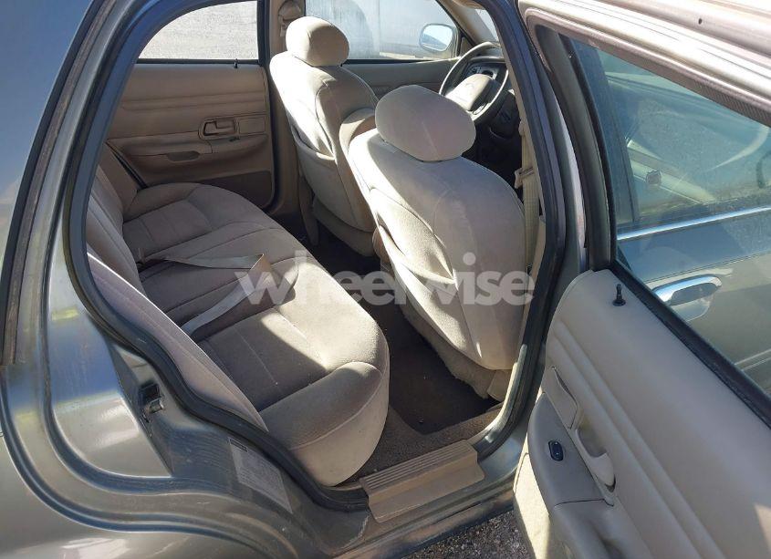 Photo 8 of 2001 Ford Crown VICTORIA LX (VIN 2FAFP74W11X134778)