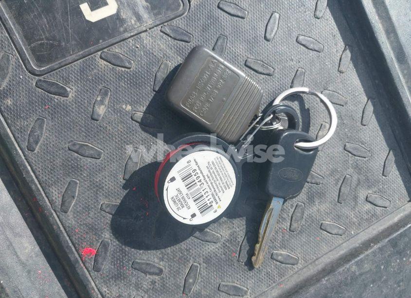 Photo 11 of 2001 Ford Crown VICTORIA LX (VIN 2FAFP74W11X206742)