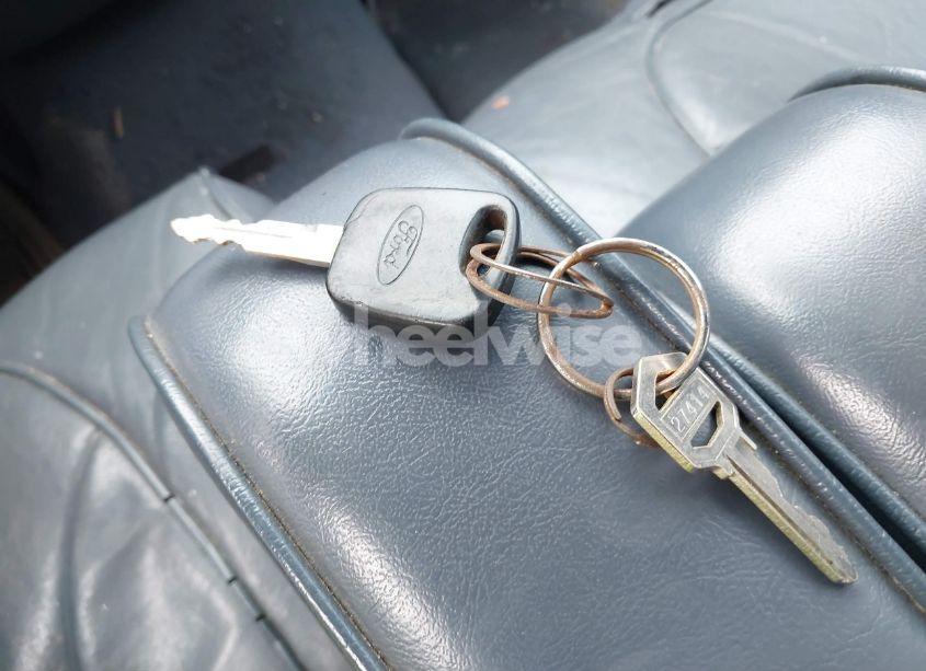 Photo 11 of 2002 Ford Crown VICTORIA LX (VIN 2FAFP74W12X119070)