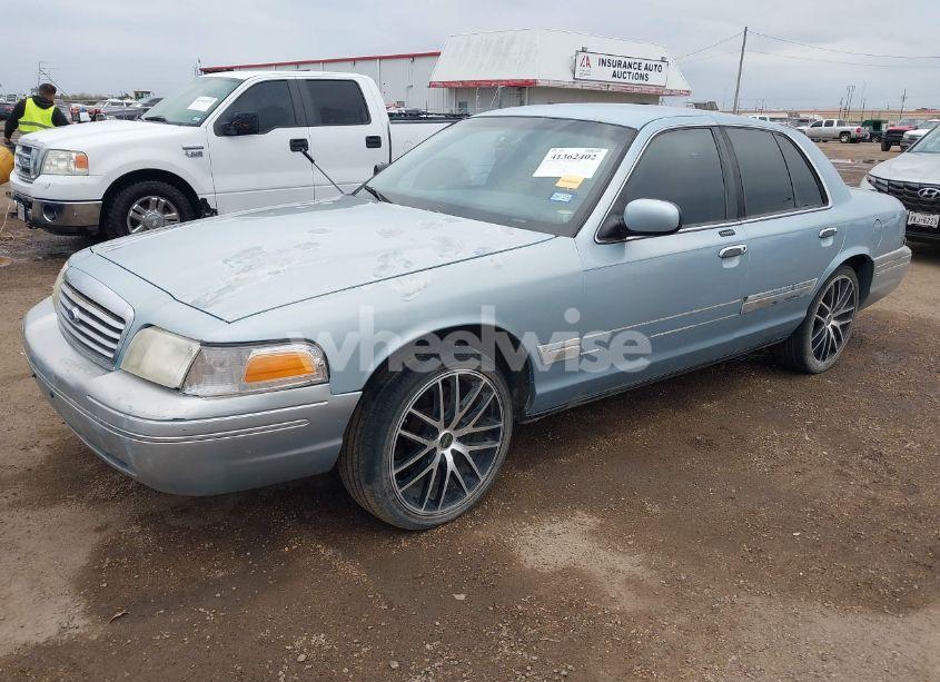 Photo 2 of 2002 Ford Crown VICTORIA LX (VIN 2FAFP74W12X119070)
