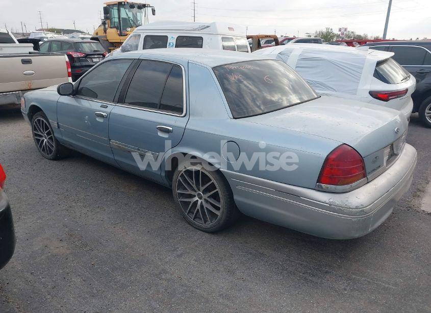Photo 3 of 2002 Ford Crown VICTORIA LX (VIN 2FAFP74W12X119070)