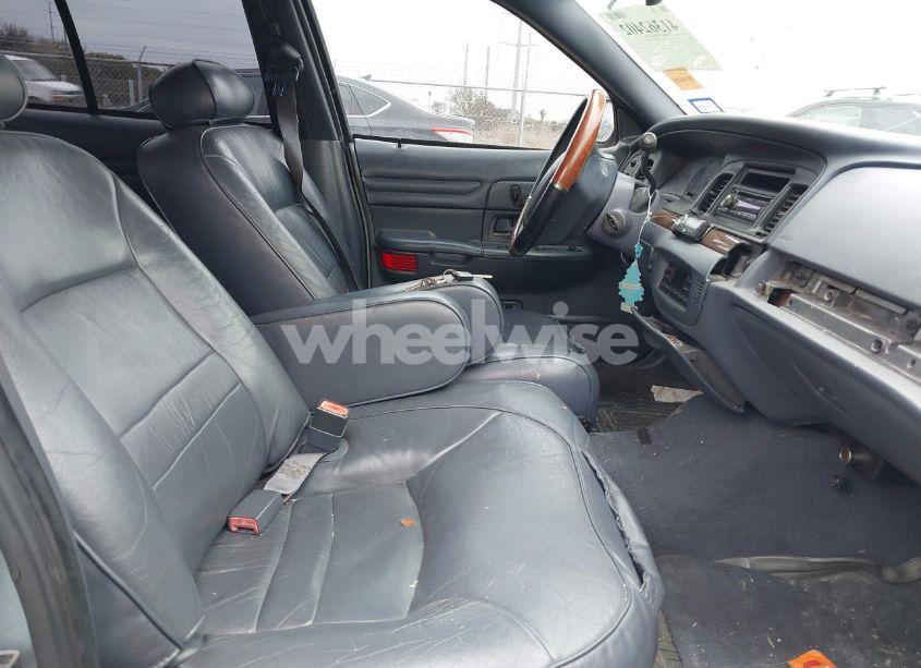 Photo 5 of 2002 Ford Crown VICTORIA LX (VIN 2FAFP74W12X119070)