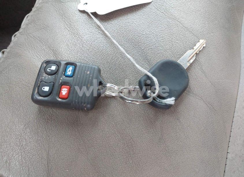 Photo 11 of 2003 Ford Crown VICTORIA LX (VIN 2FAFP74W13X120754)