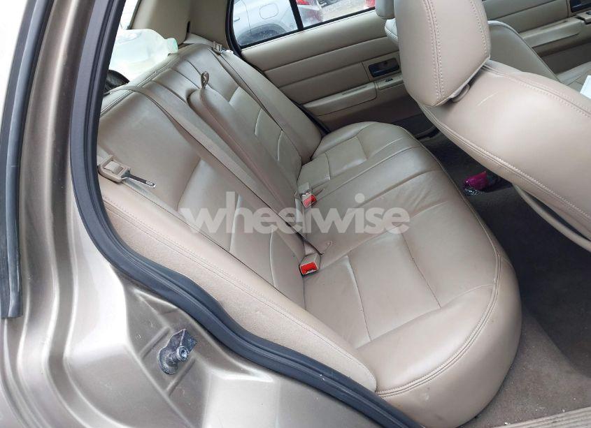 Photo 8 of 2003 Ford Crown VICTORIA LX (VIN 2FAFP74W13X120754)