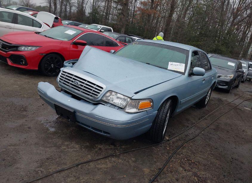 Photo 2 of 2003 Ford Crown VICTORIA LX (VIN 2FAFP74W13X124674)