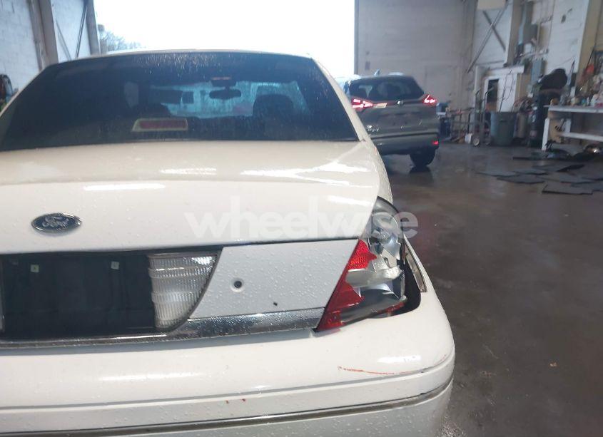 Photo 14 of 2004 Ford Crown VICTORIA LX (VIN 2FAFP74W14X110484)