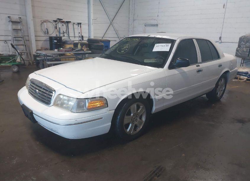 Photo 2 of 2004 Ford Crown VICTORIA LX (VIN 2FAFP74W14X110484)
