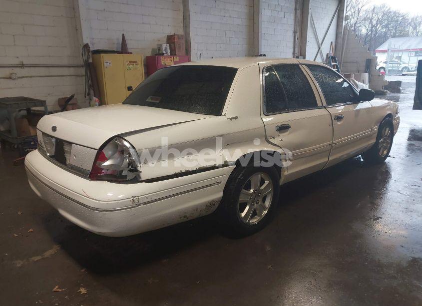 Photo 4 of 2004 Ford Crown VICTORIA LX (VIN 2FAFP74W14X110484)