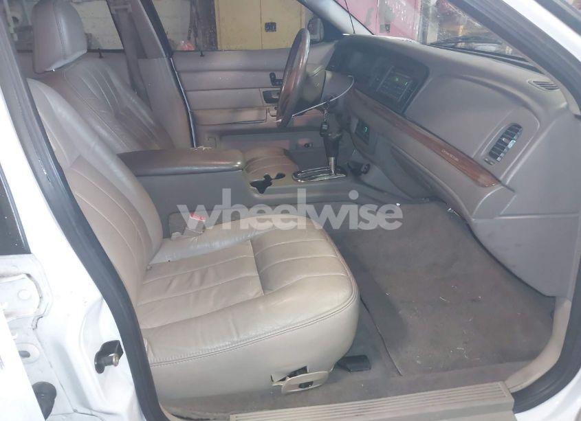 Photo 5 of 2004 Ford Crown VICTORIA LX (VIN 2FAFP74W14X110484)