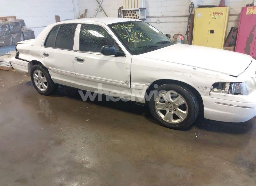 Photo 6 of 2004 Ford Crown VICTORIA LX (VIN 2FAFP74W14X110484)