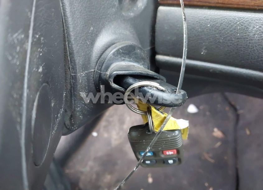 Photo 11 of 2004 Ford Crown VICTORIA LX (VIN 2FAFP74W14X128791)