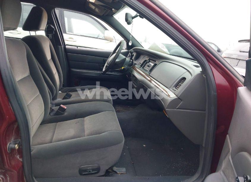 Photo 5 of 2004 Ford Crown VICTORIA LX (VIN 2FAFP74W14X128791)