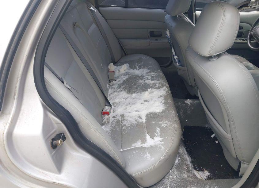 Photo 8 of 2004 Ford Crown VICTORIA LX (VIN 2FAFP74W14X129746)