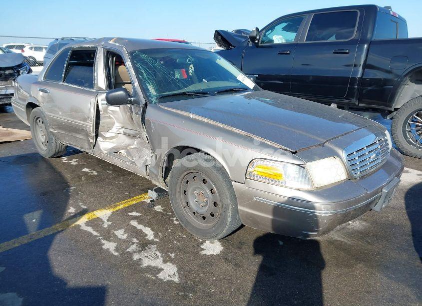 2004 Ford Crown VICTORIA LX (VIN 2FAFP74W14X177893) main photo