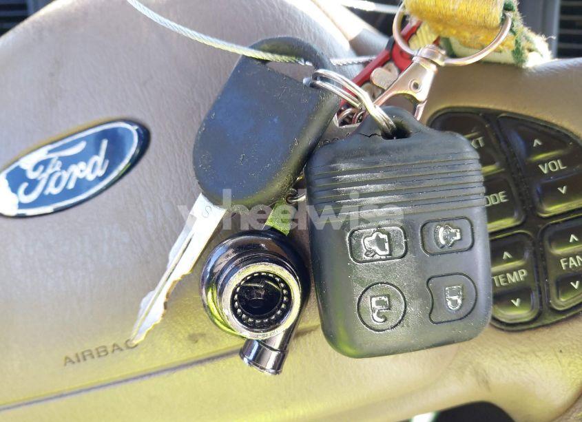 Photo 11 of 2004 Ford Crown VICTORIA LX (VIN 2FAFP74W14X177893)