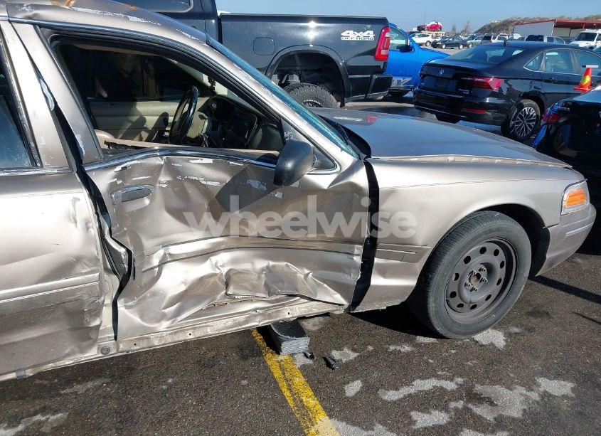 Photo 12 of 2004 Ford Crown VICTORIA LX (VIN 2FAFP74W14X177893)