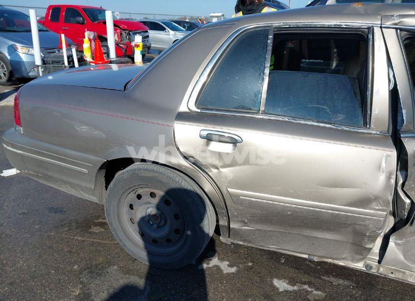 Photo 13 of 2004 Ford Crown VICTORIA LX (VIN 2FAFP74W14X177893)