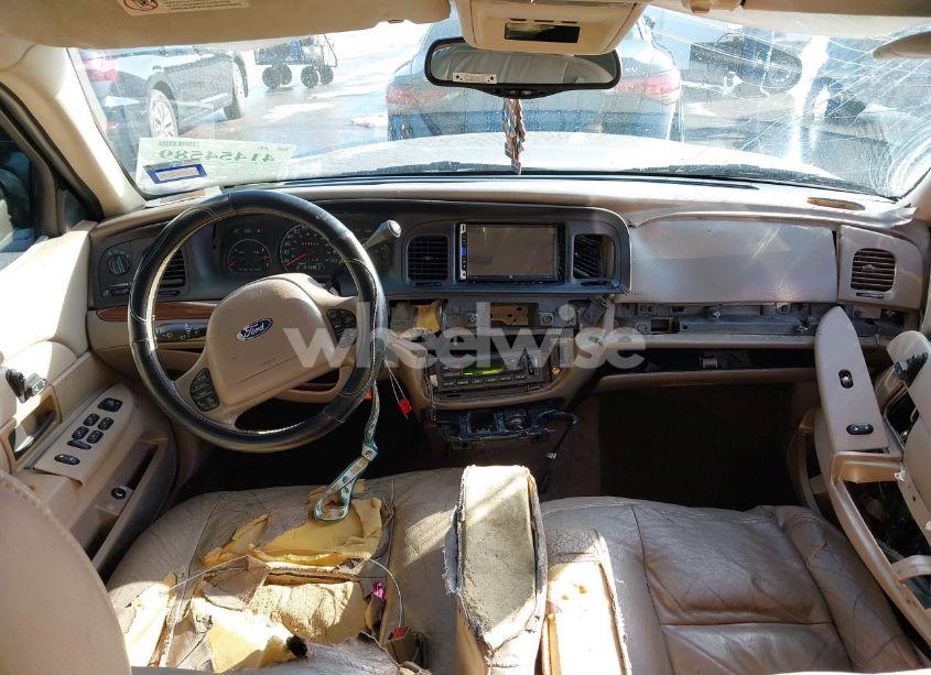 Photo 5 of 2004 Ford Crown VICTORIA LX (VIN 2FAFP74W14X177893)