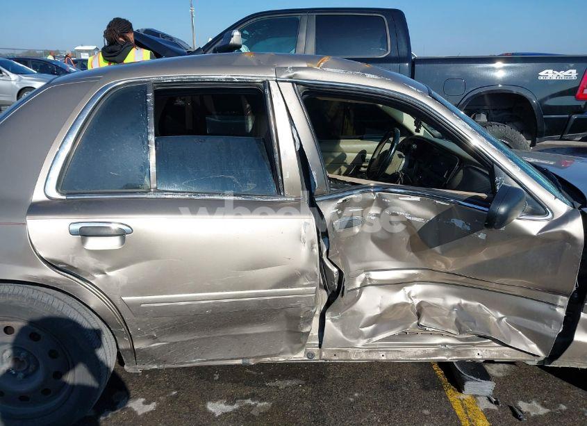 Photo 6 of 2004 Ford Crown VICTORIA LX (VIN 2FAFP74W14X177893)