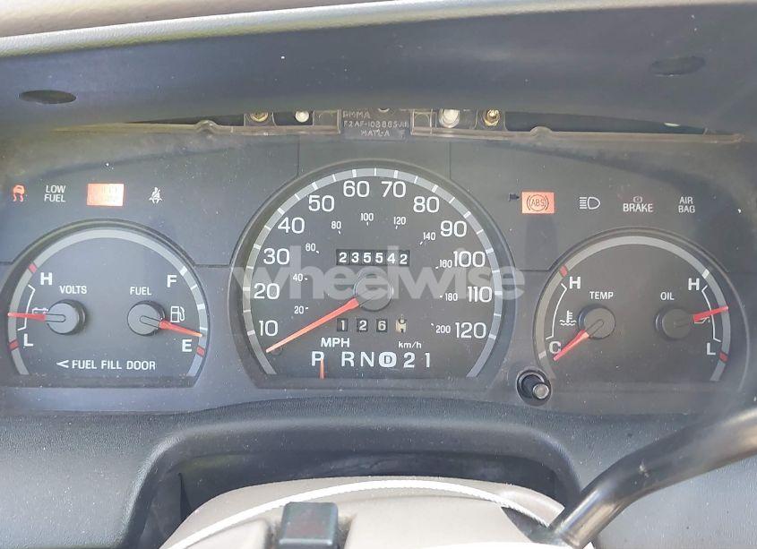 Photo 7 of 2004 Ford Crown VICTORIA LX (VIN 2FAFP74W14X177893)