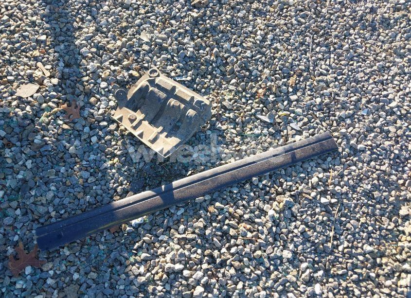 Photo 11 of 1999 Ford Crown VICTORIA LX (VIN 2FAFP74W2XX158550)