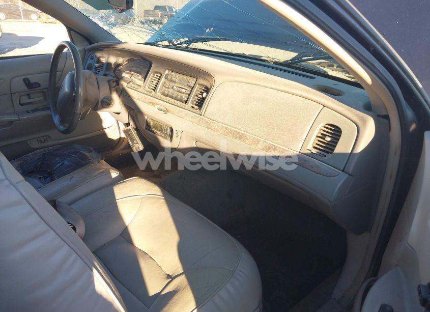 Photo 5 of 1999 Ford Crown VICTORIA LX (VIN 2FAFP74W2XX158550)