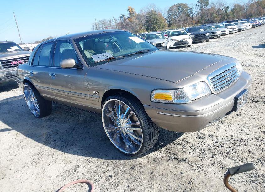 2003 Ford Crown VICTORIA LX (VIN 2FAFP74W33X146854) main photo