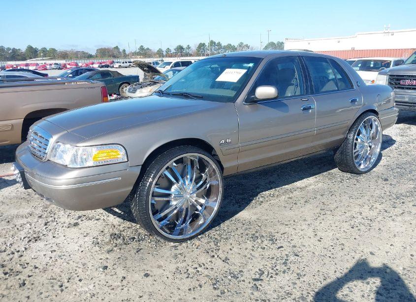 Photo 2 of 2003 Ford Crown VICTORIA LX (VIN 2FAFP74W33X146854)