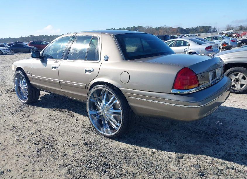 Photo 3 of 2003 Ford Crown VICTORIA LX (VIN 2FAFP74W33X146854)