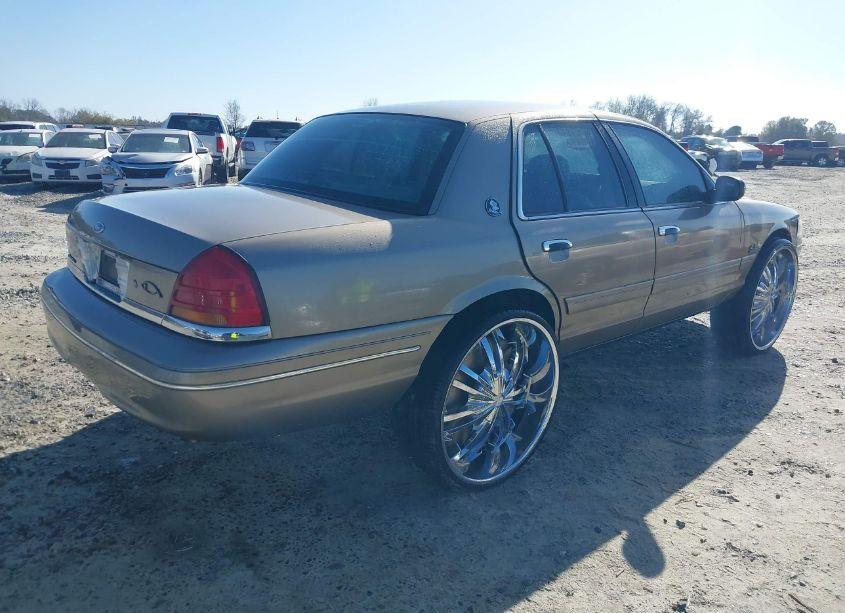 Photo 4 of 2003 Ford Crown VICTORIA LX (VIN 2FAFP74W33X146854)