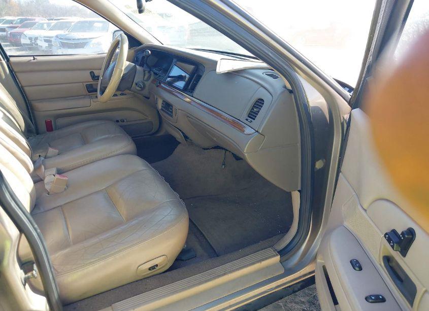 Photo 5 of 2003 Ford Crown VICTORIA LX (VIN 2FAFP74W33X146854)