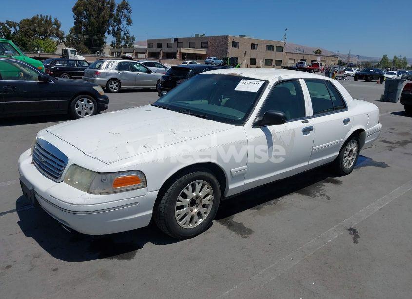 Photo 2 of 2004 Ford Crown VICTORIA LX (VIN 2FAFP74W34X170637)