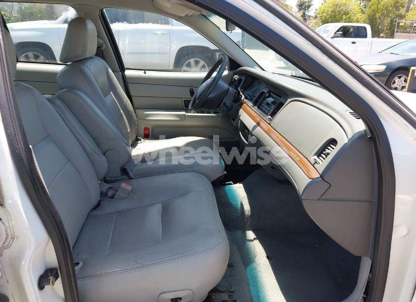 Photo 5 of 2004 Ford Crown VICTORIA LX (VIN 2FAFP74W34X170637)