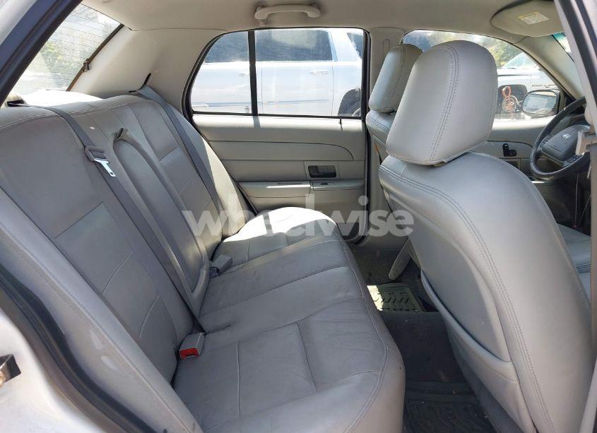 Photo 8 of 2004 Ford Crown VICTORIA LX (VIN 2FAFP74W34X170637)