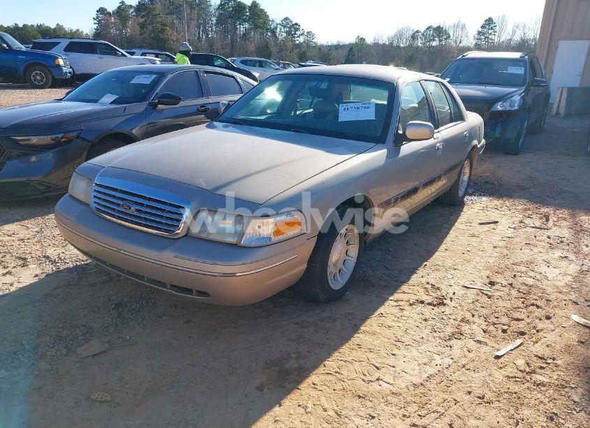 Photo 2 of 1998 Ford Crown VICTORIA LX (VIN 2FAFP74W3WX132117)