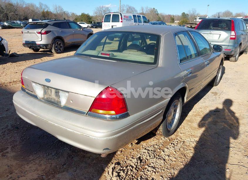 Photo 4 of 1998 Ford Crown VICTORIA LX (VIN 2FAFP74W3WX132117)