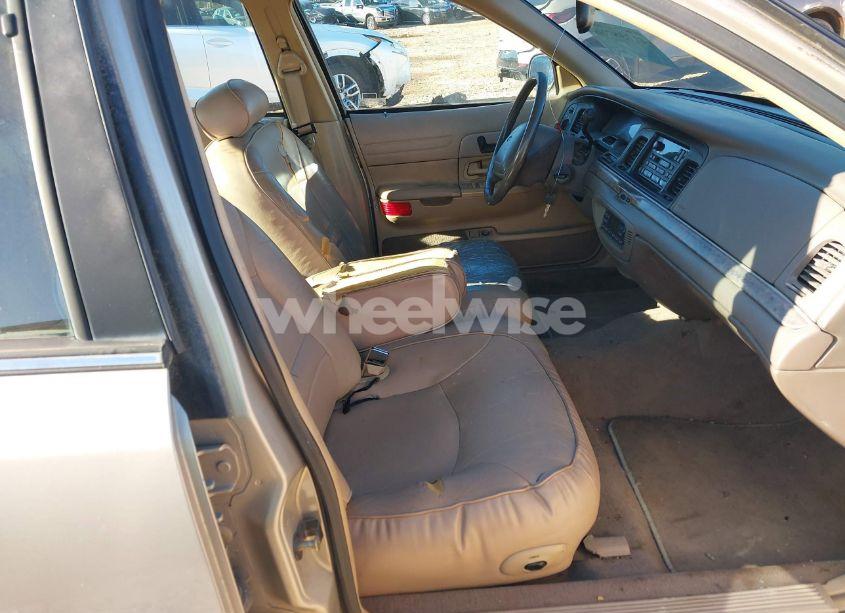 Photo 5 of 1998 Ford Crown VICTORIA LX (VIN 2FAFP74W3WX132117)