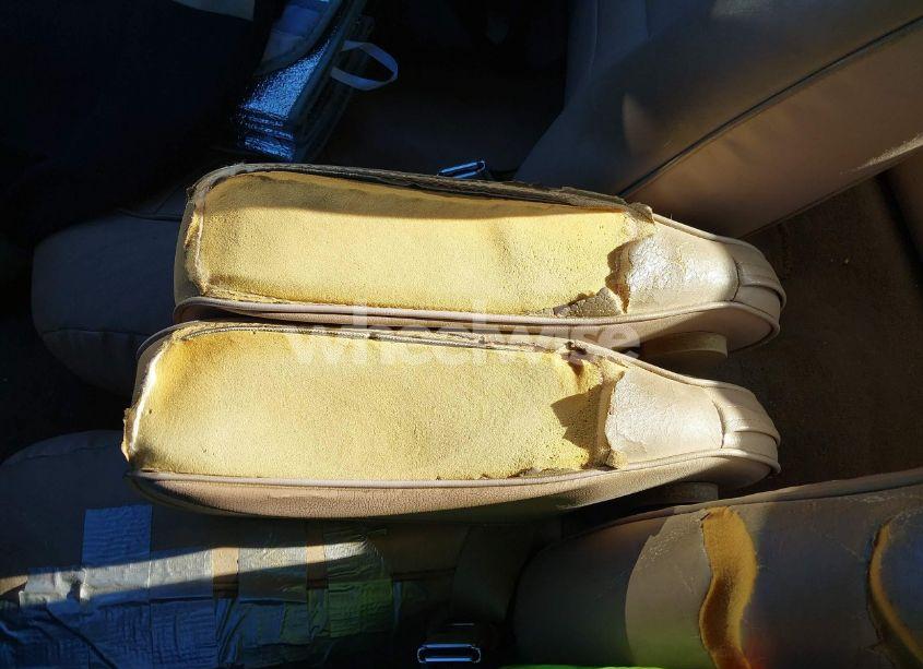 Photo 6 of 1998 Ford Crown VICTORIA LX (VIN 2FAFP74W3WX132117)