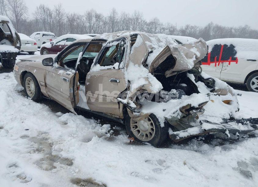 Photo 3 of 1998 Ford Crown VICTORIA LX (VIN 2FAFP74W3WX153565)
