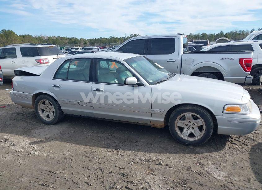 Photo 12 of 2002 Ford Crown VICTORIA LX (VIN 2FAFP74W42X100691)