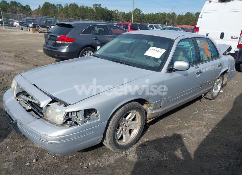 Photo 2 of 2002 Ford Crown VICTORIA LX (VIN 2FAFP74W42X100691)