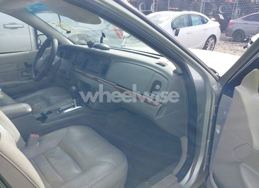 Photo 5 of 2002 Ford Crown VICTORIA LX (VIN 2FAFP74W42X100691)